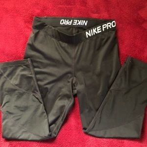 NIKE CAPRI LEGGINGS